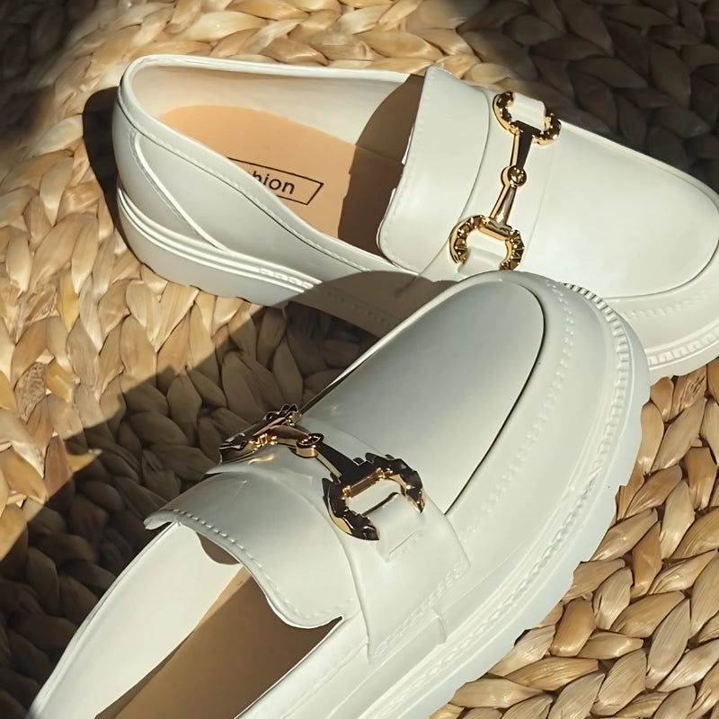 Mocasines de plataforma con cadena metálica para mujer