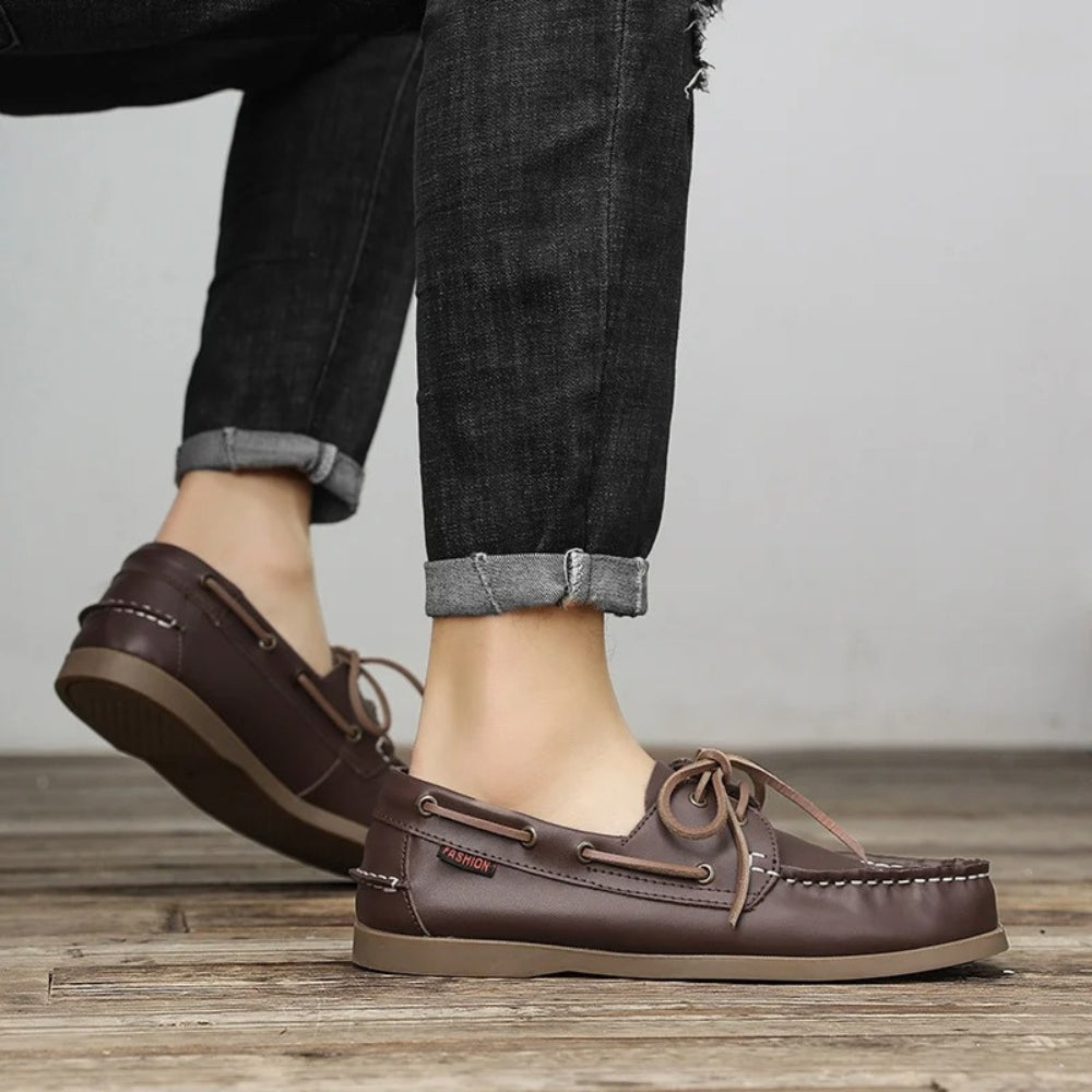 Mocasines náuticos de piel marrón para hombre