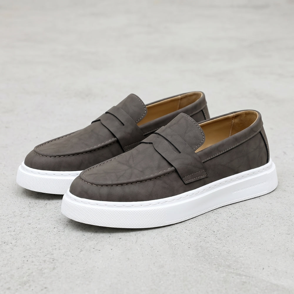 Mocasines de piel para hombre antideslizantes con suela blanca