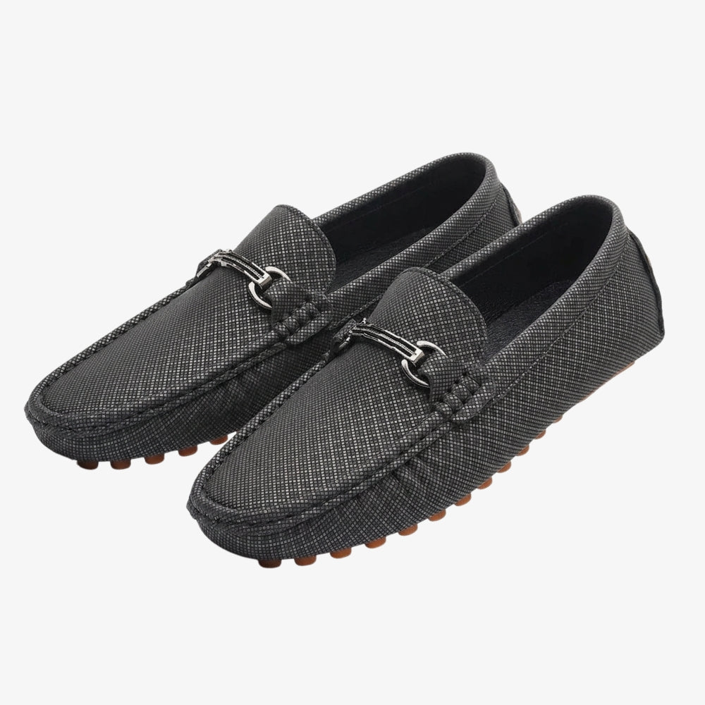 Mocasines de piel texturizada para hombre con hebilla plateada