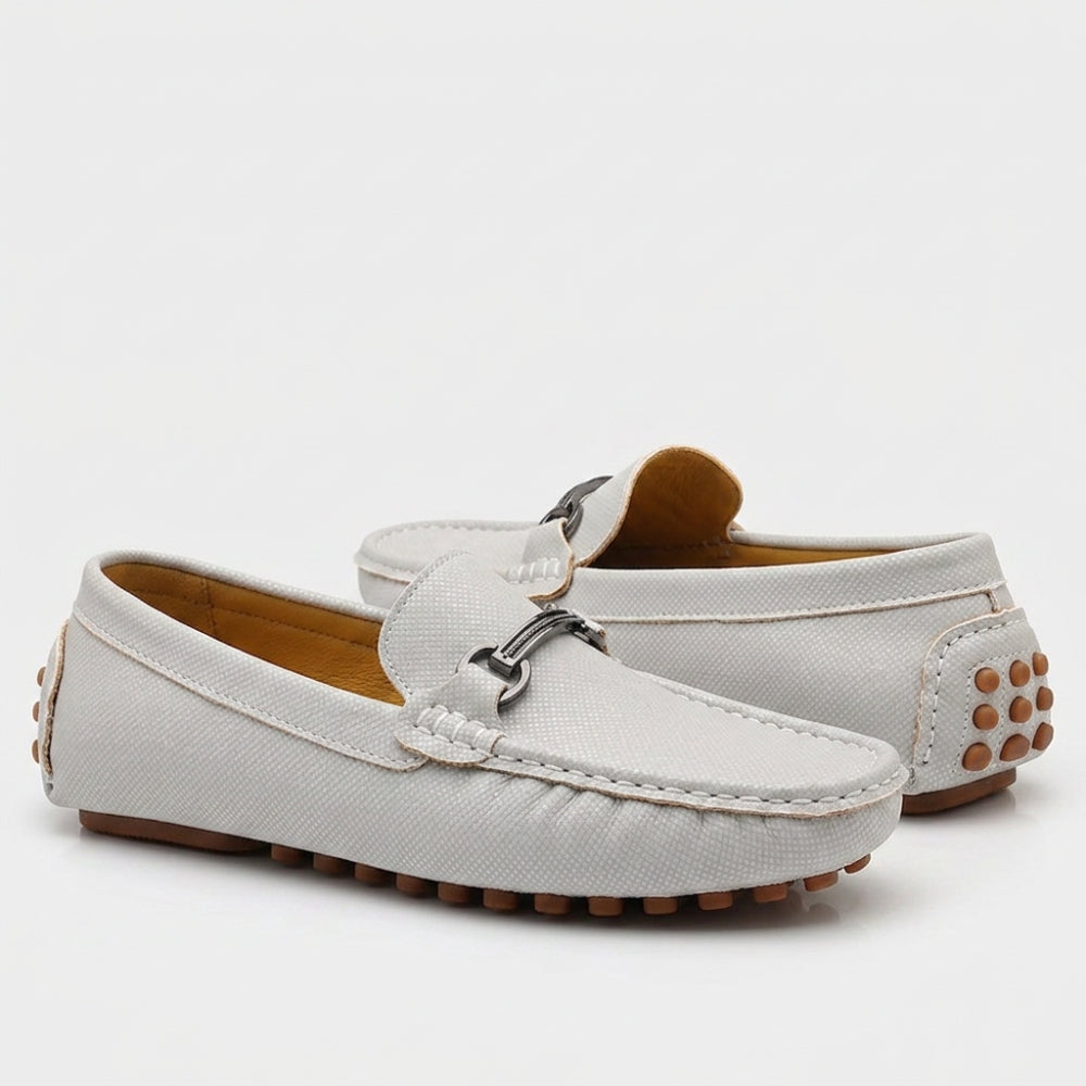 Mocasines de piel texturizada para hombre con hebilla plateada