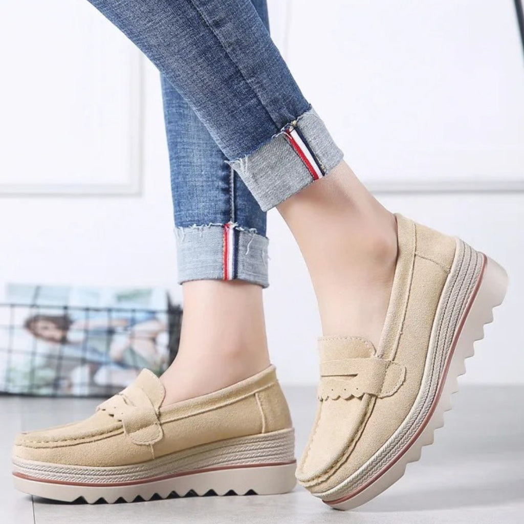 Mocasines de ante para mujer con suela de cuña