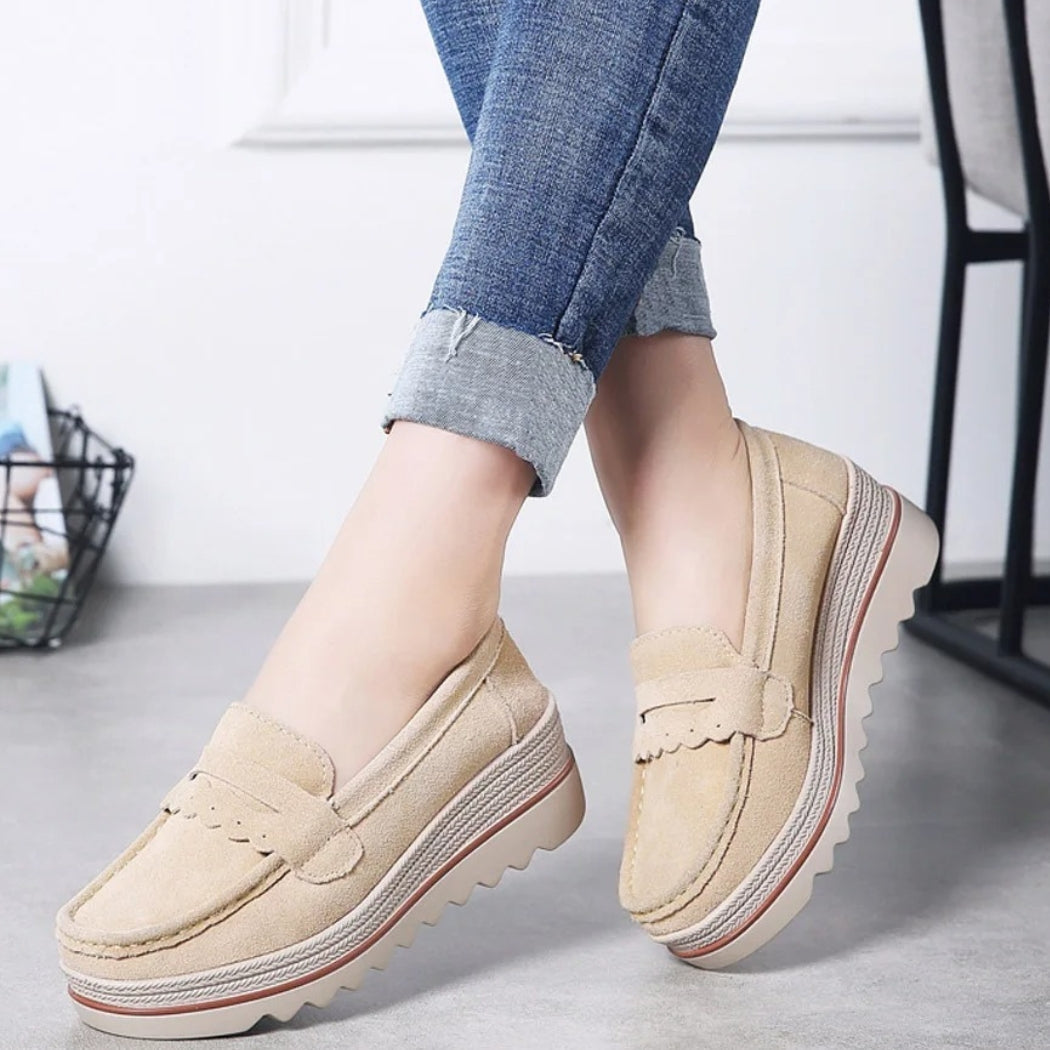 Mocasines de ante para mujer con suela de cuña