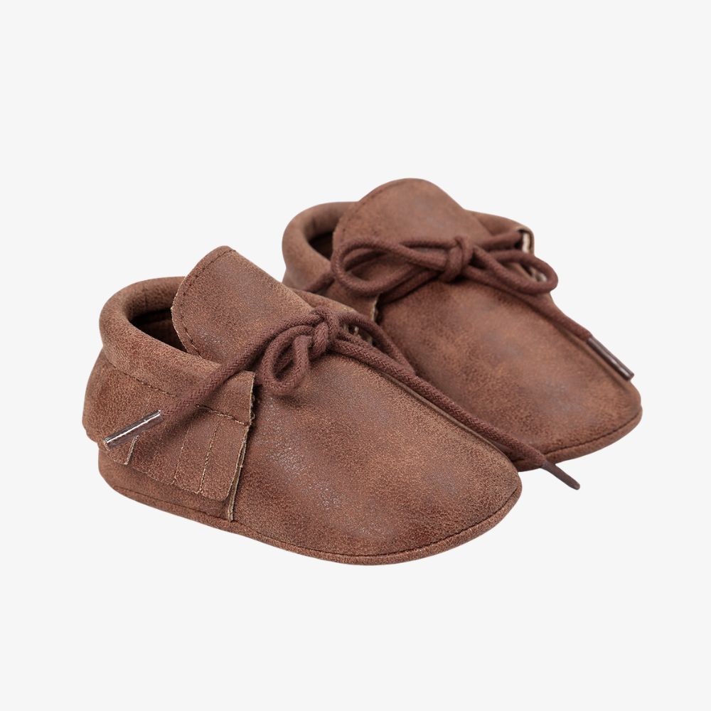 Mocasines con cordones y flecos para bebé