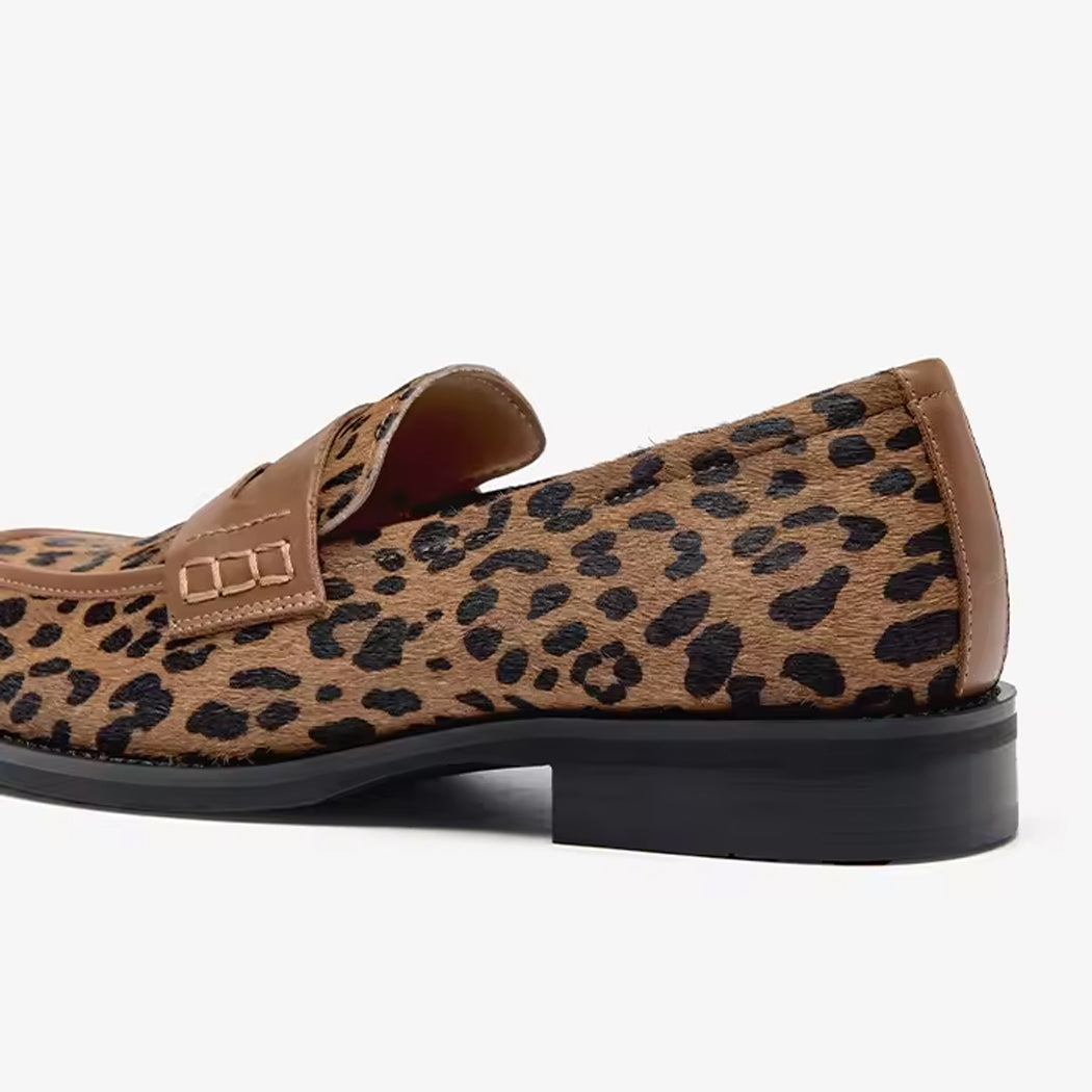 Mocasín leopardo de piel para mujer