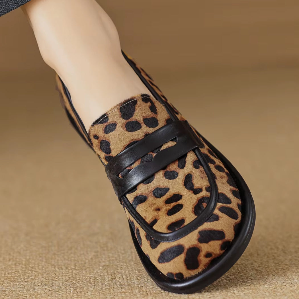 Mocasín leopardo flexible de piel