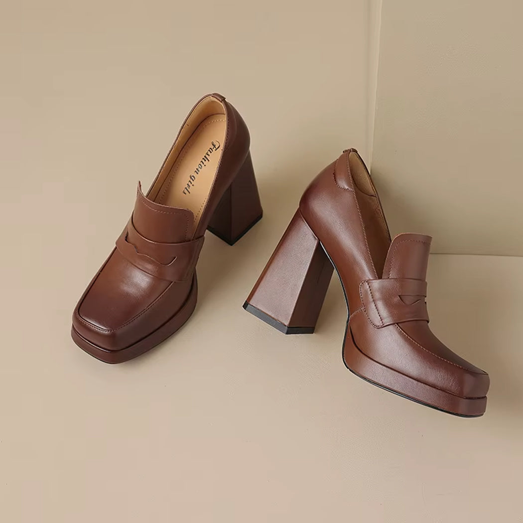 Mocasín de tacón en piel para mujer