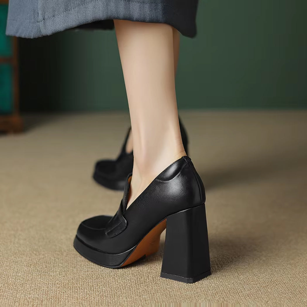 Mocasín de tacón en piel para mujer
