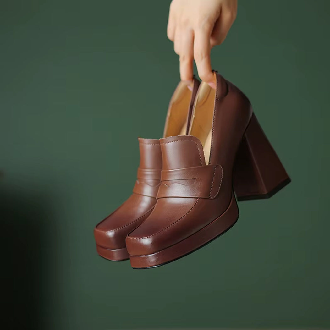 Mocasín de tacón en piel para mujer