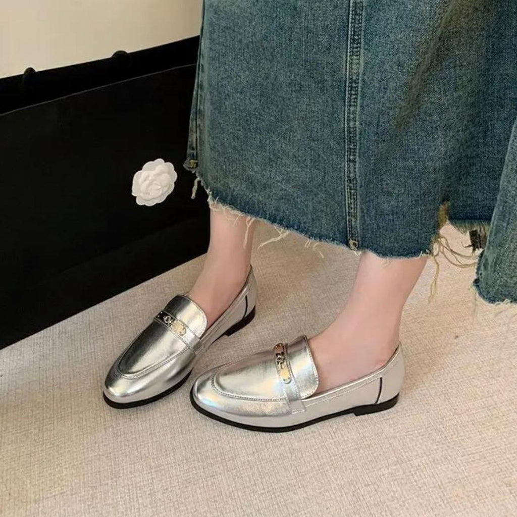 Mocasines plateados de tacón cuadrado para mujer
