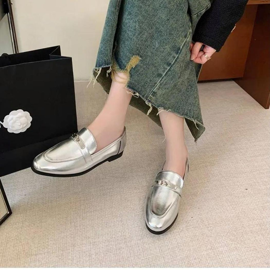Mocasines plateados de tacón cuadrado para mujer