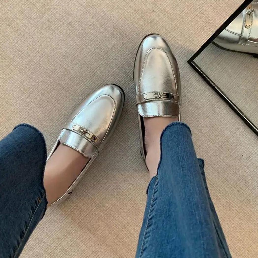 Mocasines plateados de tacón cuadrado para mujer