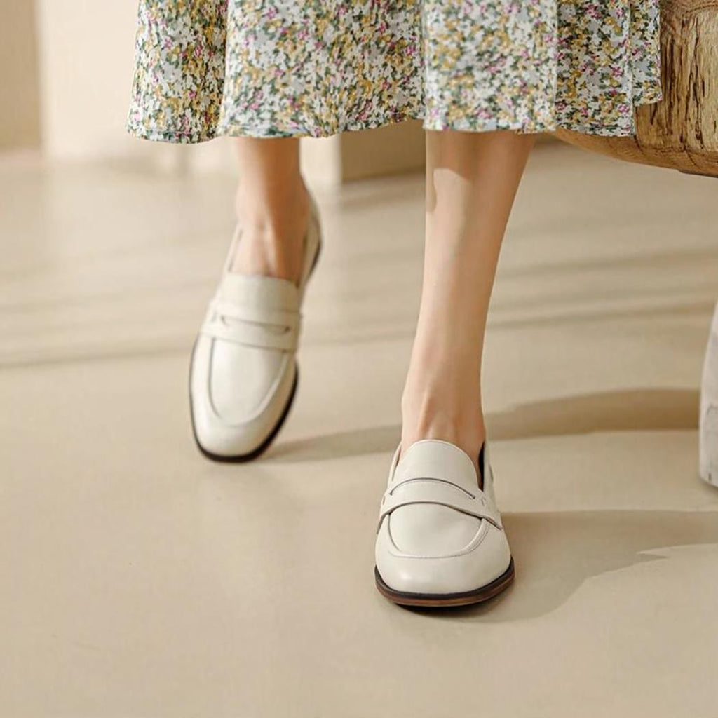 Mocasines beige de suela marrón para mujer en piel auténtica