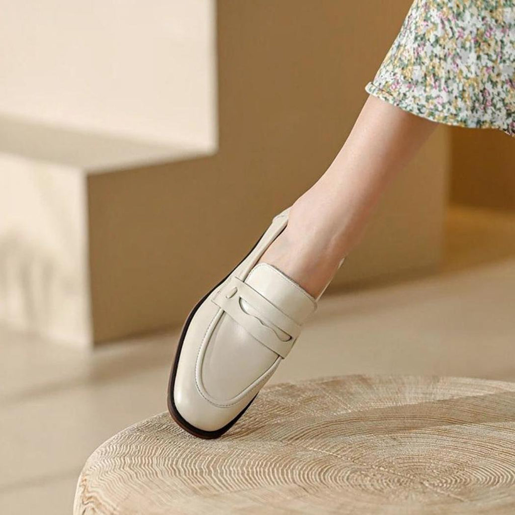 Mocasines beige de suela marrón para mujer en piel auténtica