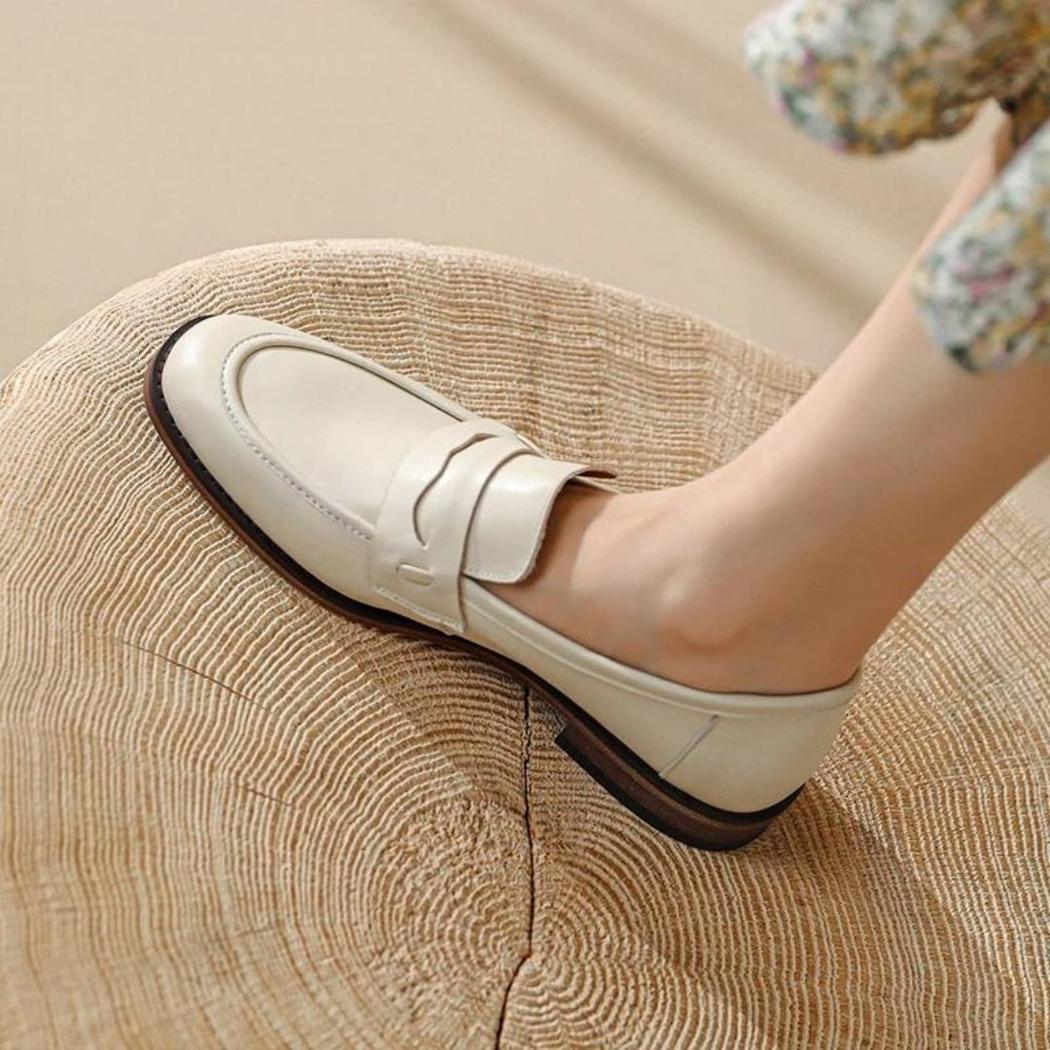 Mocasines beige de suela marrón para mujer en piel auténtica