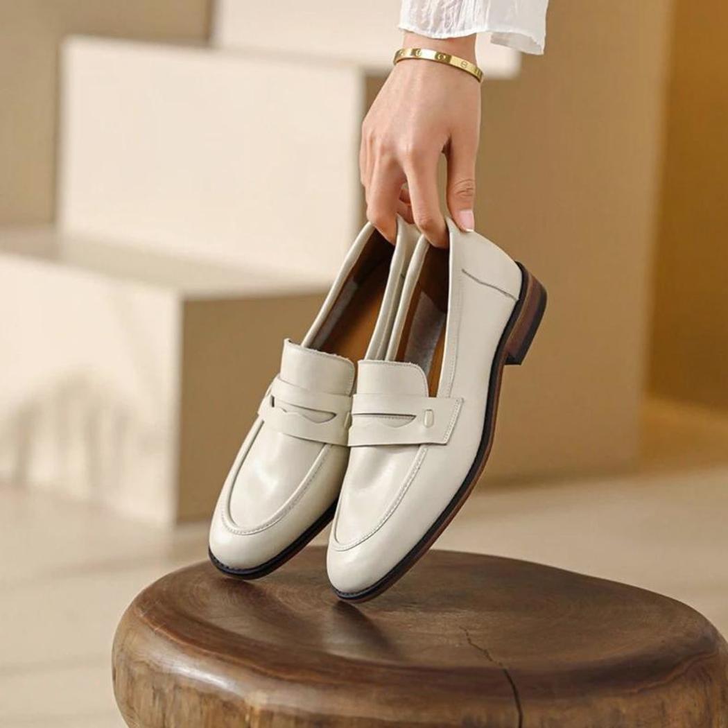 Mocasines beige de suela marrón para mujer en piel auténtica