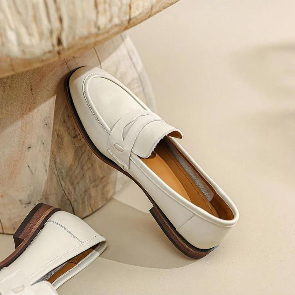 Mocasines beige de suela marrón para mujer en piel auténtica