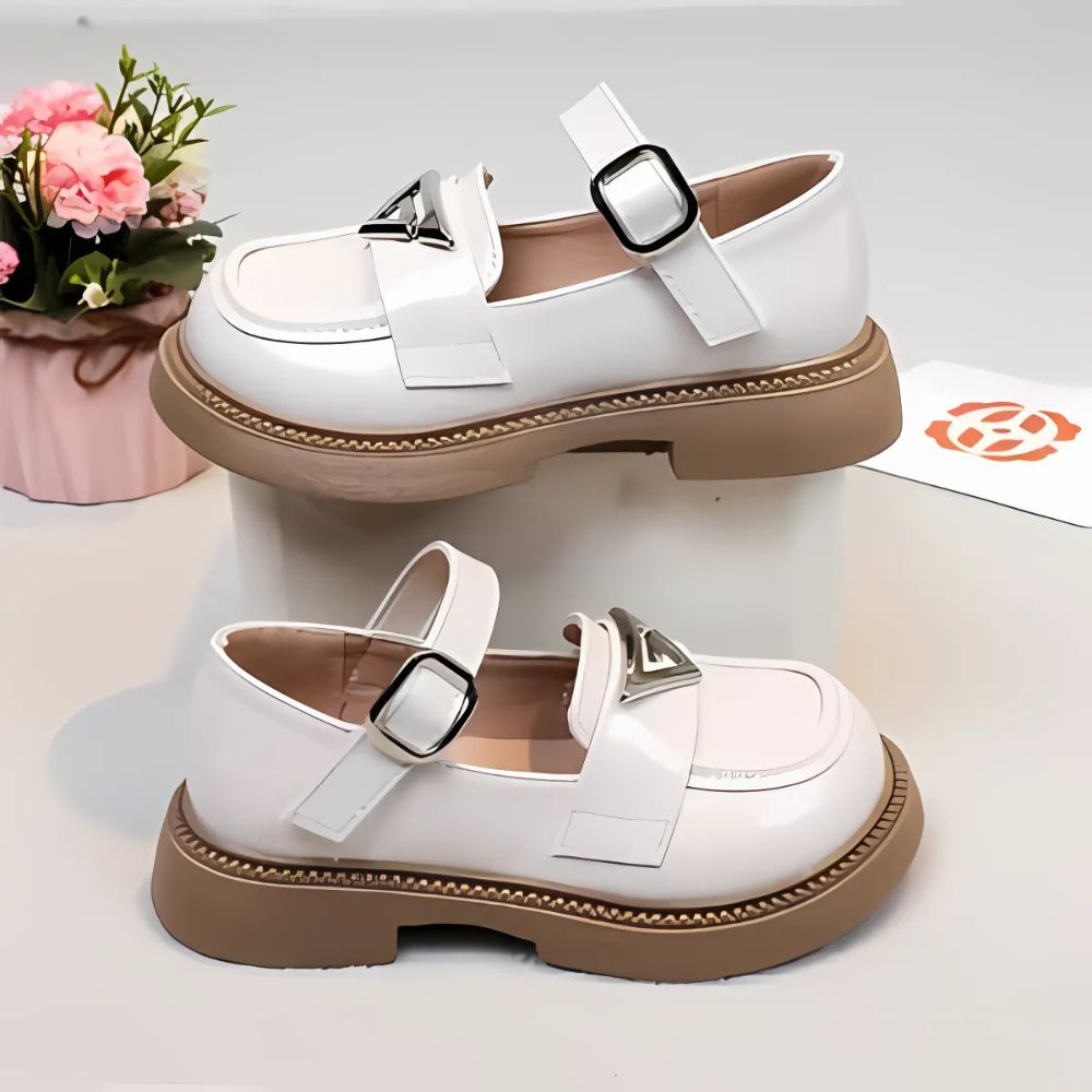 Mocasines brillantes con hebilla para niña