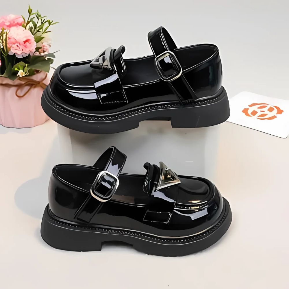 Mocasines brillantes con hebilla para niña