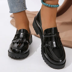 Mocasines con flecos de charol para mujer, Negro