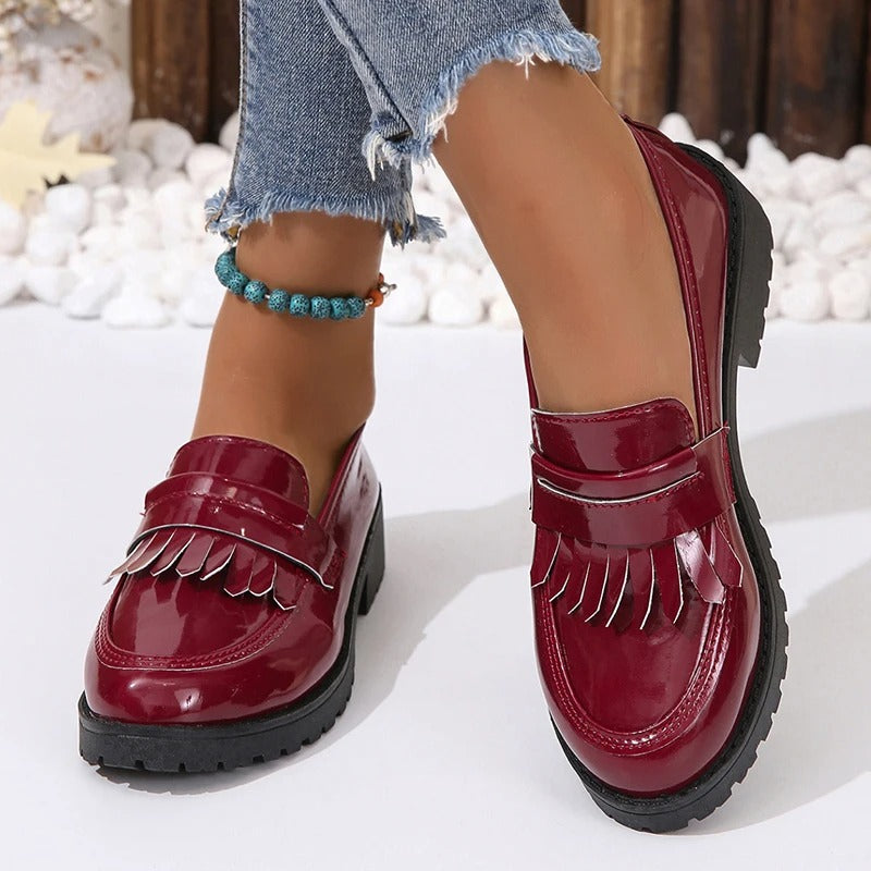 Mocasines con flecos de charol para mujer
