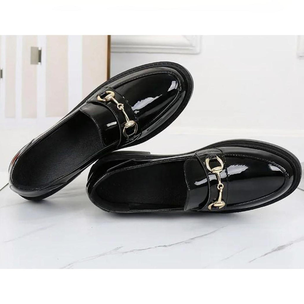 Mocasines negros de charol y piel con tacón cuadrado