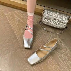 Mocasín bailarina charolado con dobles hebillas, Plata