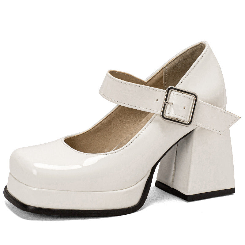 Mocasín mary jane de charol con tacón cuadrado ancho y suela gruesa