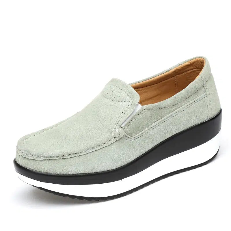 Mocasines de ante con suela compensada para mujer