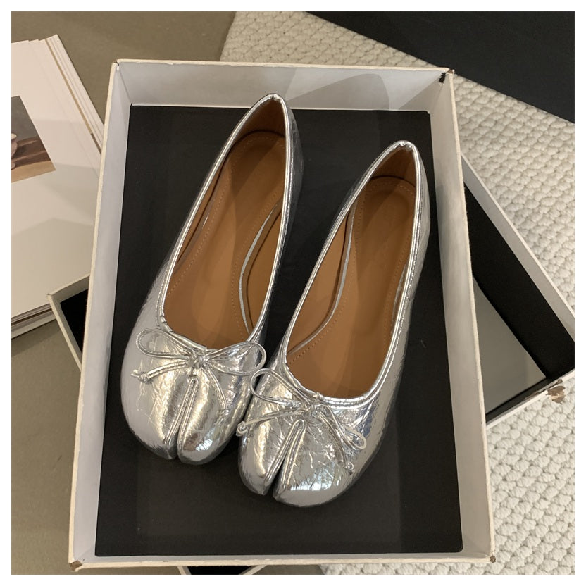 Bailarinas planas Tabi con lazo decorativo