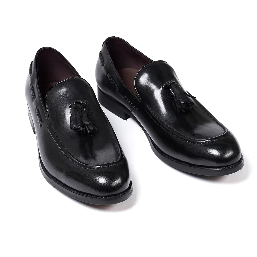 Mocasín de borla para hombre con flecos decorativos, color marrón, vista frontal