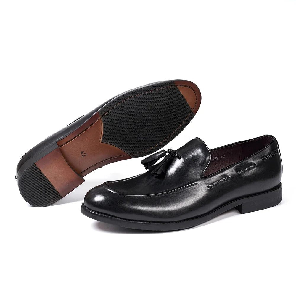Mocasín de borla para hombre con flecos decorativos, color marrón, vista superior