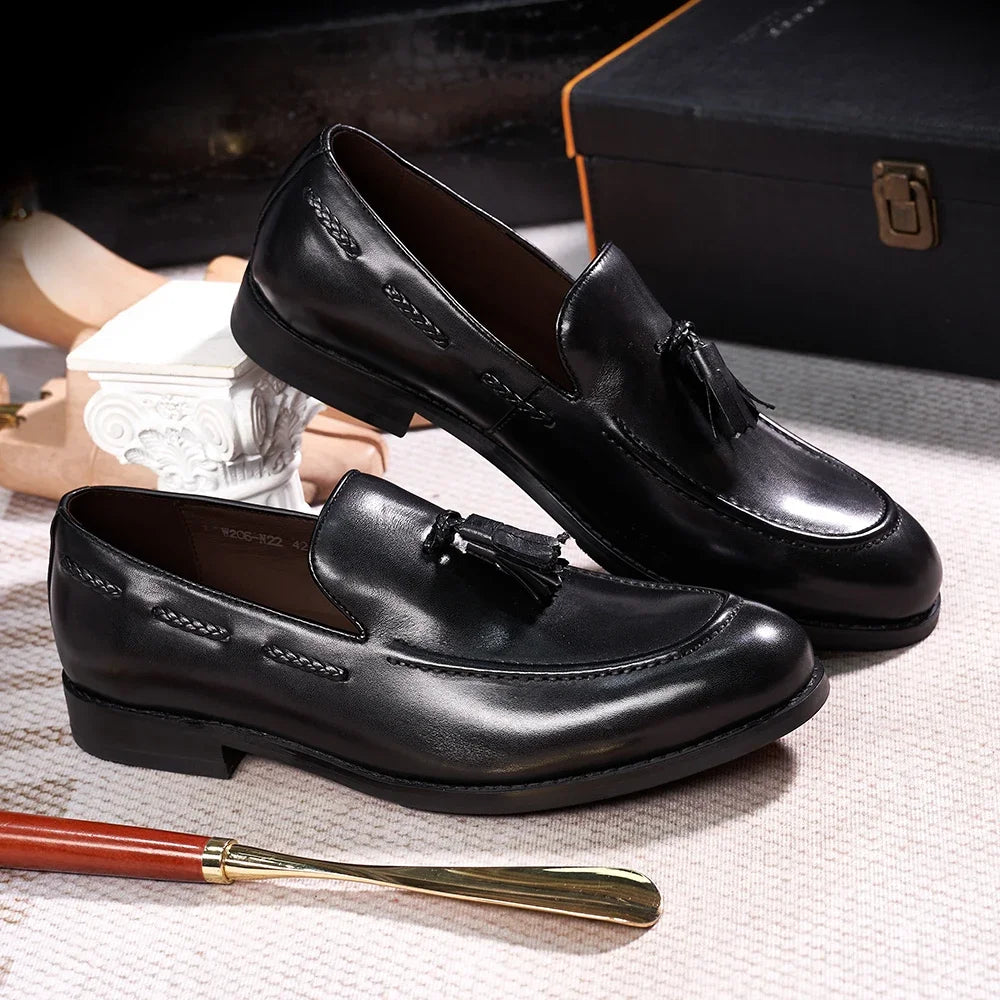Mocasín de borla para hombre con flecos decorativos, color negro, par completo