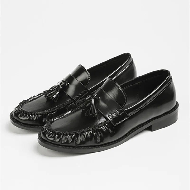 Par de mocasines con borlas en burdeos
