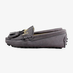 Mocasín con borlas para mujer con adorno dorado, Gris oscuro