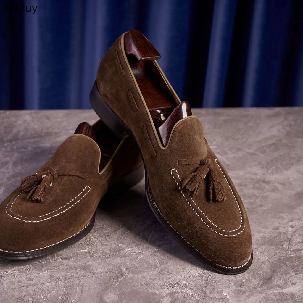 Mocasín con borlas hombre ante marrón marrón, detalle de la costura
