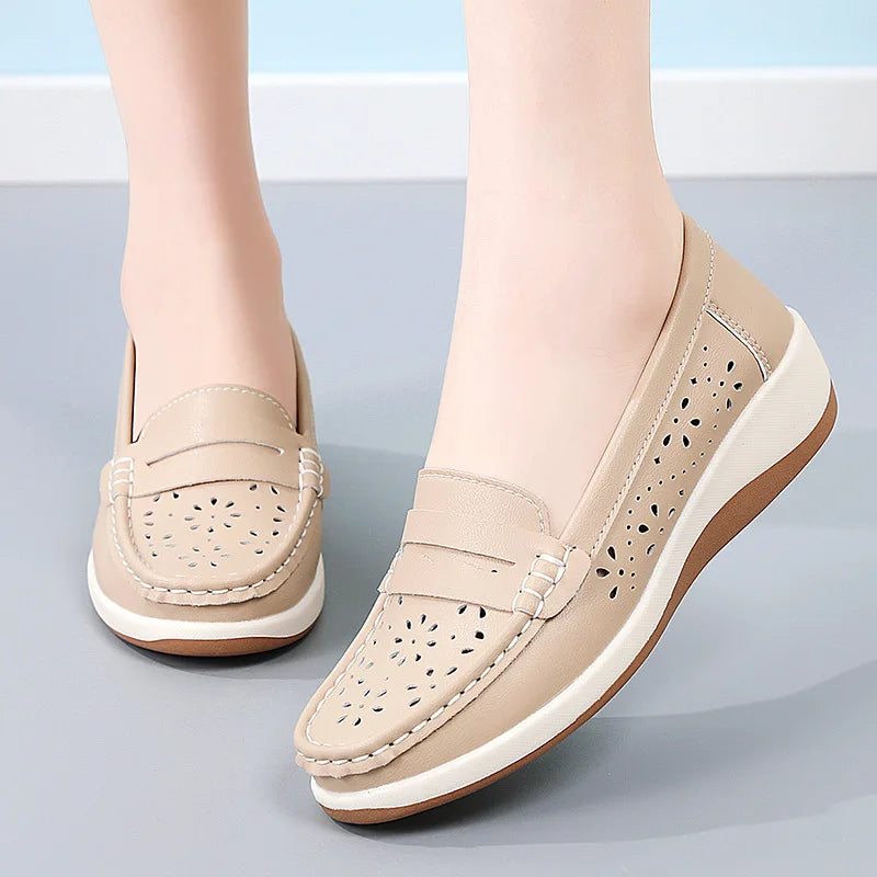 Mocasín de cuña calado para mujer Blanco, vista frontal