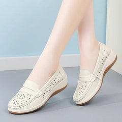 Mocasín de cuña para mujer calado con motivos florales, Blanco