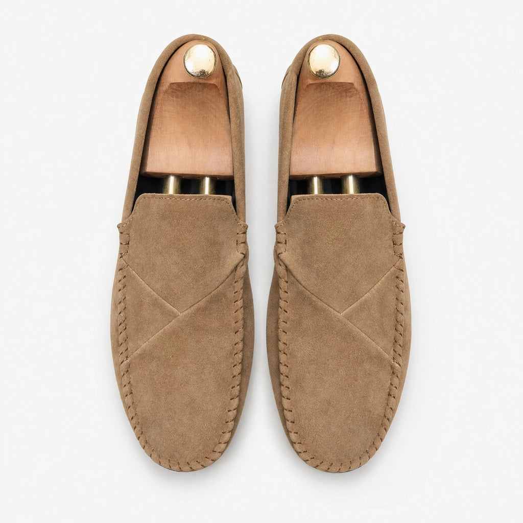 Mocasín efecto ante para hombre con costuras vistas caqui, vista lateral