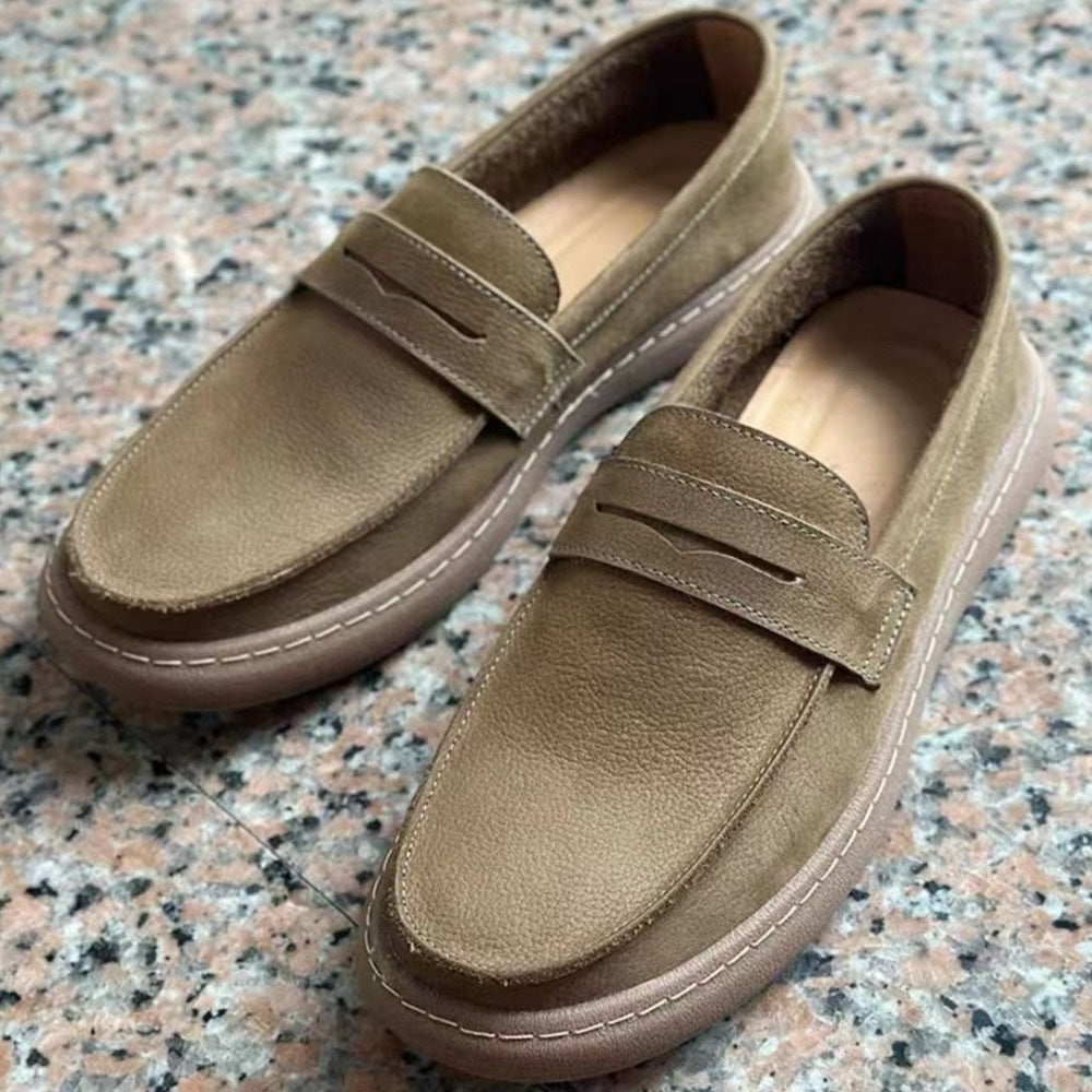 Mocasín de piel con tira y suela gruesa para hombre caqui, vista del perfil