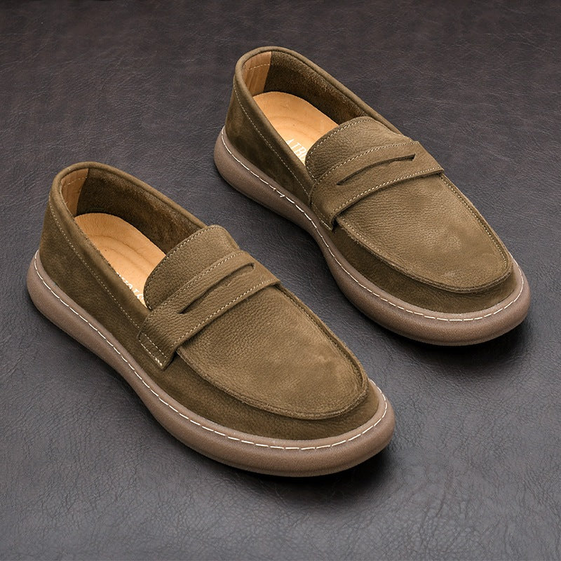 Mocasín de piel con tira y suela gruesa para hombre caqui, detalle de la costura