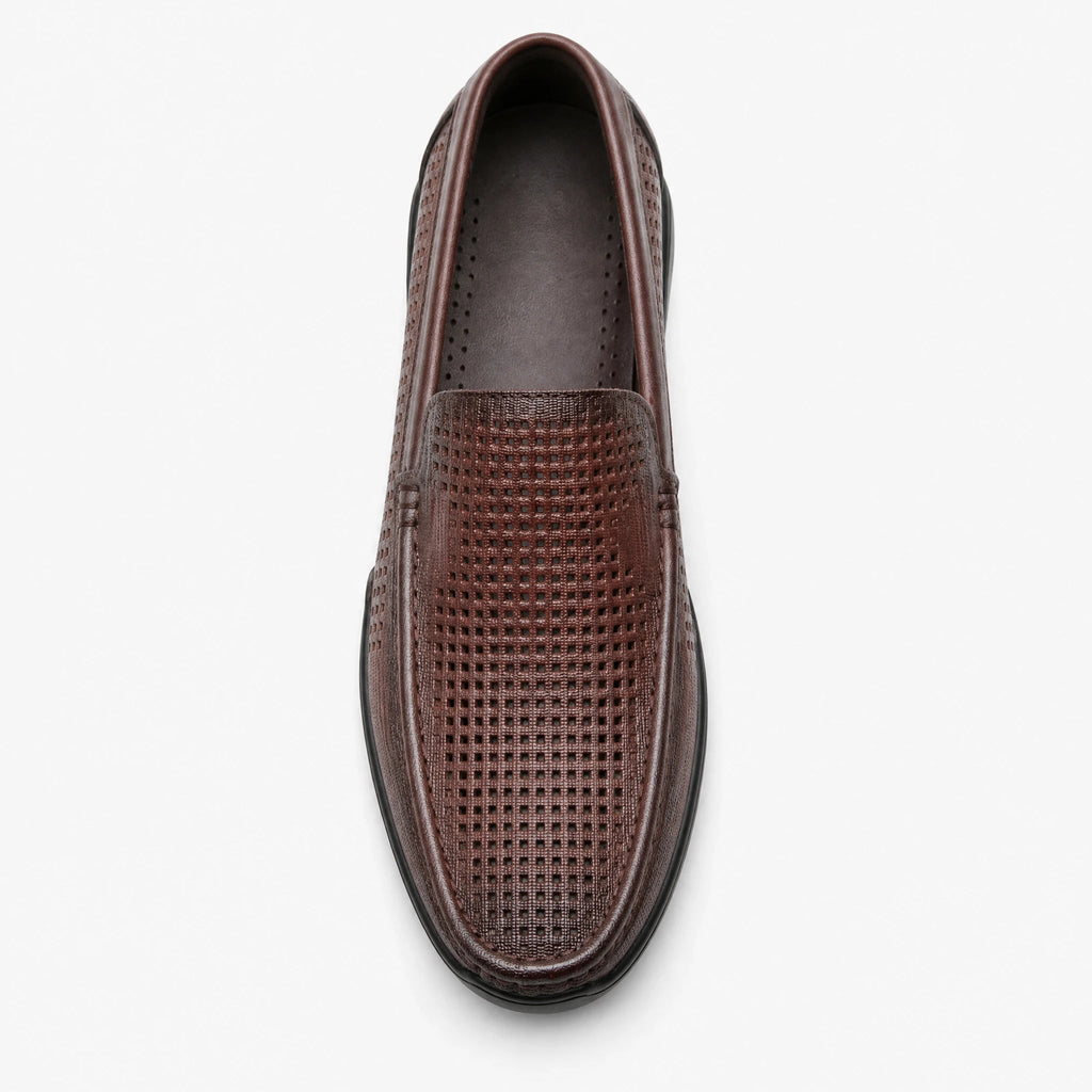 Mocasín de hombre en piel flexible calada, comodidad transpirable, color marrón, vista lateral