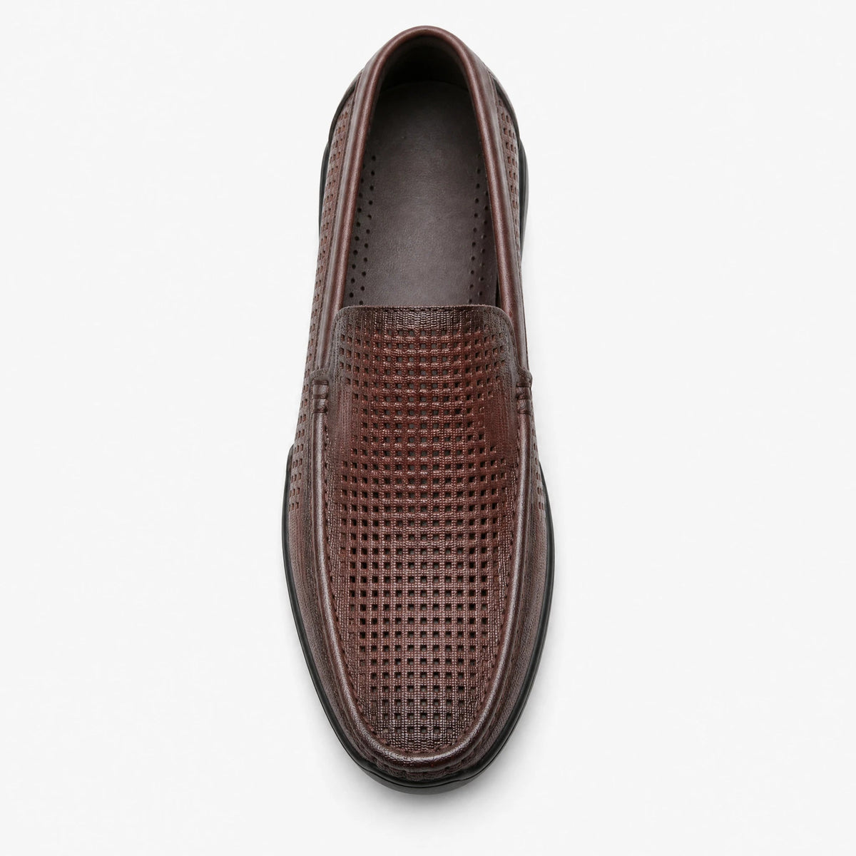 Mocasín de hombre en piel flexible calada, comodidad transpirable, color marrón, vista lateral Imagen