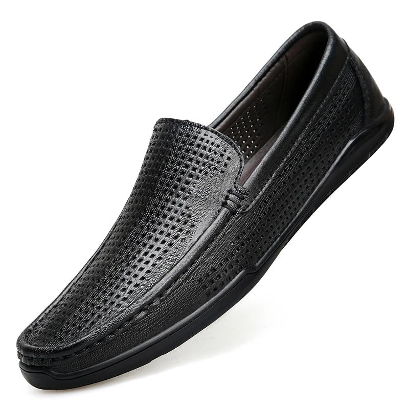 Mocasín de hombre en piel flexible calada, comodidad transpirable, color marrón, detalle de la suela