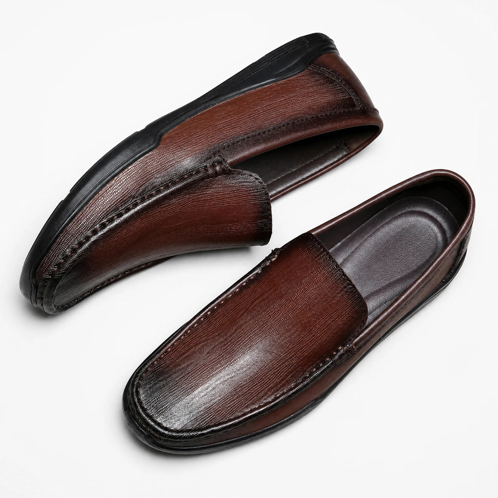 Mocasín clásico de hombre en piel lisa sin cordones, color negro, vista lateral
