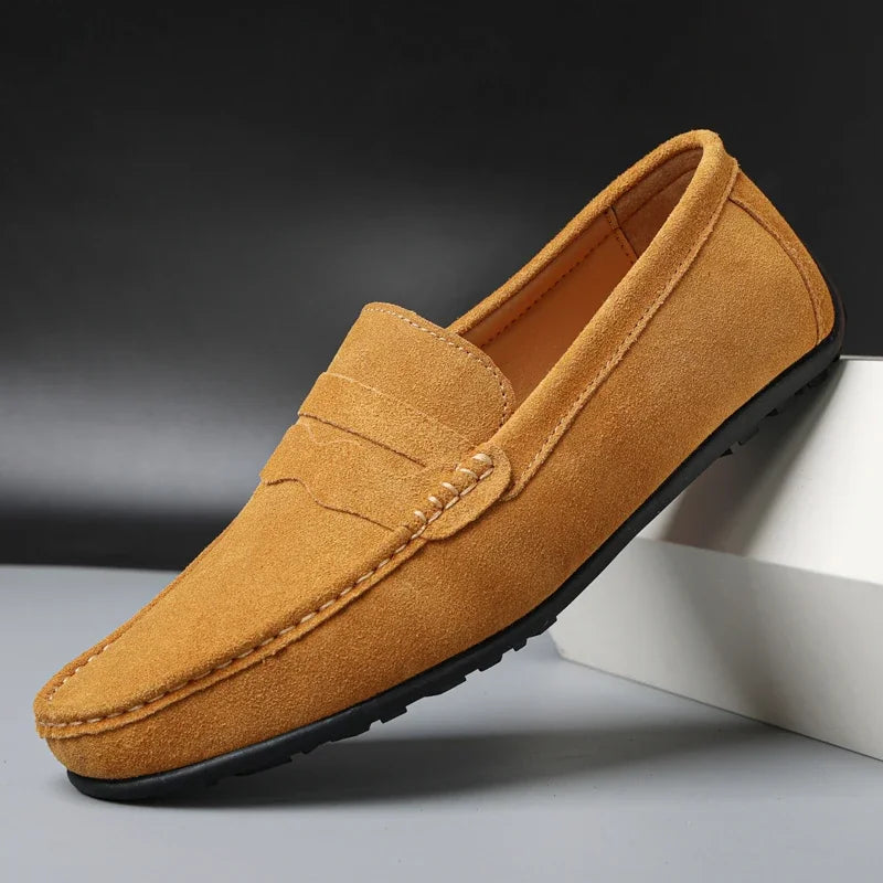 Mocasín de hombre con suela dentada, estilo penny, color marrón, vista frontal