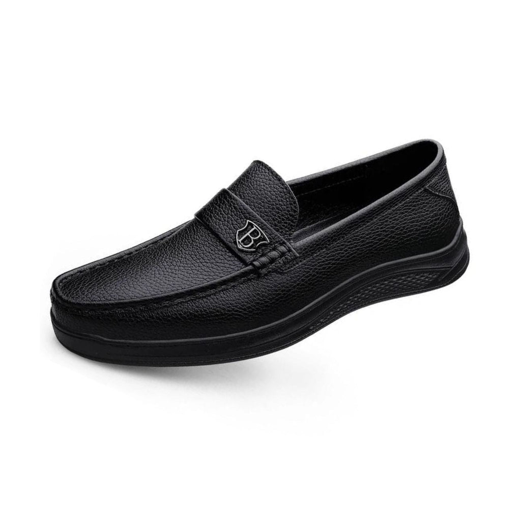 Mocasín de hombre negro de piel grabada con suela gruesa, vista superior