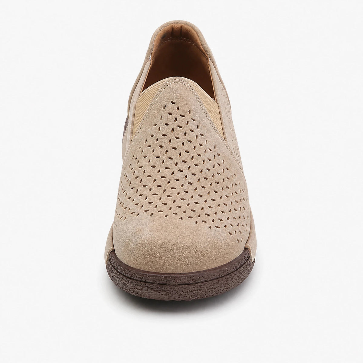 Mocasín de mujer en piel de ante calada con suela de plataforma, color beige, vista lateral Imagen