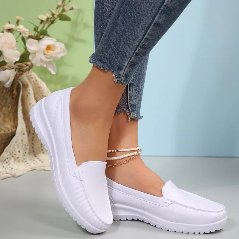 Detalle del corte envolvente del mocasín