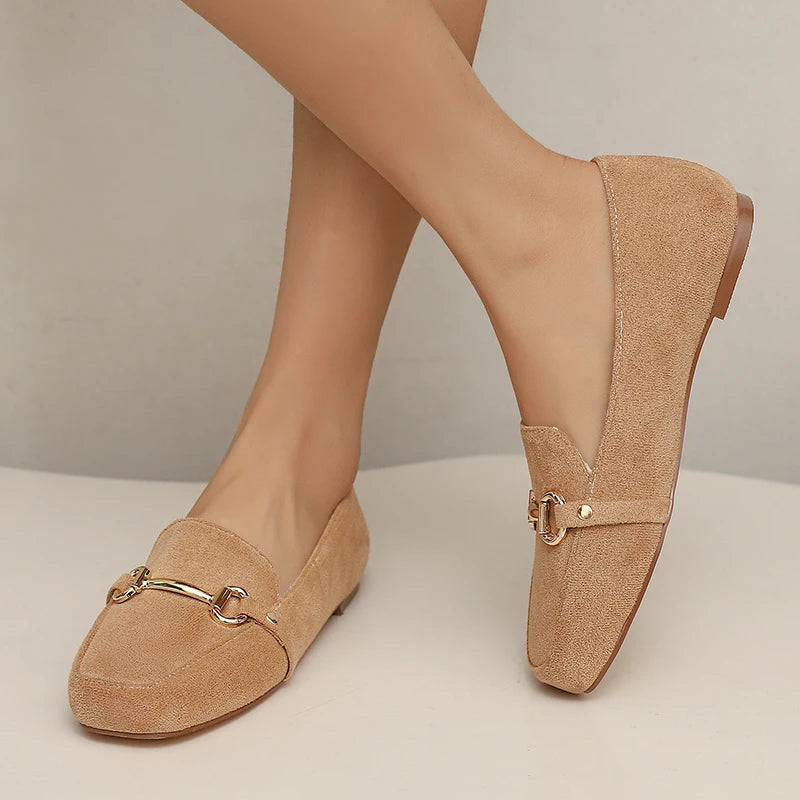 Punta cuadrada del mocasín de mujer efecto ante